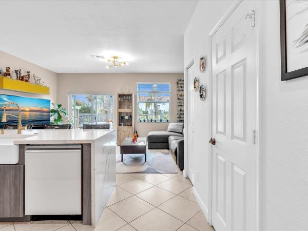 Charleston Commons, 5331 Ashley River Rd, West Palm Beach, Florida 33417, image 2