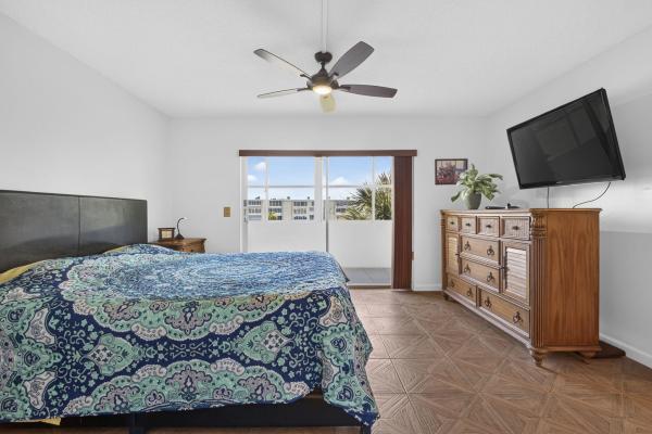 307 Wellington C, West Palm Beach, Florida 33417, image 2
