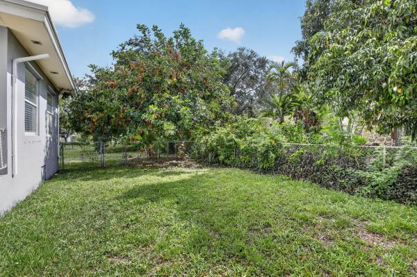Hollywood Little Ranches, 2465 Taylor St, Hollywood, Florida 33020, image 2
