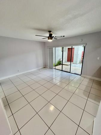 3015 Oaktree Ln #277, Hollywood, Florida 33021, image 2