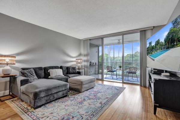 Oaks Terrace At Palm-Aire, 4200 Oaks Ter #203, Pompano Beach, Florida 33069, image 2