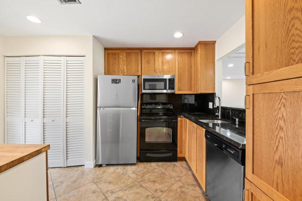 Camelot Village, 6673 Moonlit Dr, Delray Beach, Florida 33446, image 3