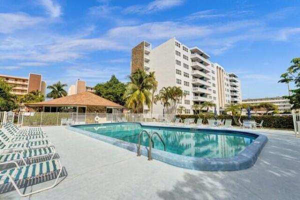 Meadowbrook Towers, 401 NE 14th Ave #705, Hallandale Beach, Florida 33009, image 3