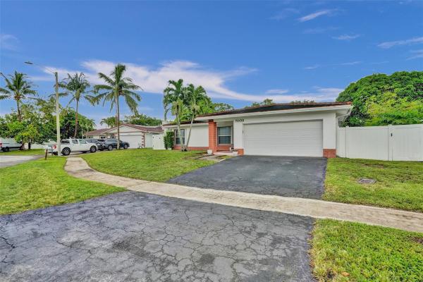 Sunflower, 7008 NW 81st St, Tamarac, Florida 33321, image 3