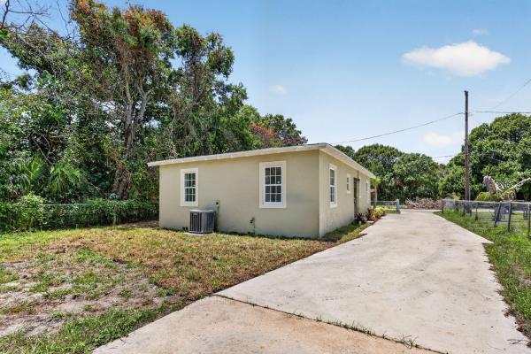 Alamanda Vista, 426 N 19th St, Fort Pierce, Florida 34950, image 2