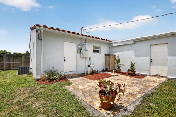 Hollywood Park, 2427 Harding St, Hollywood, Florida 33020, image 1