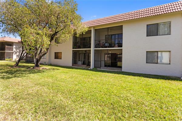 Saddle Club Garden, 16211 Saddle Club Rd #102, Weston, Florida 33326, image 2