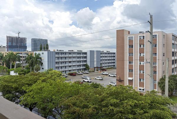 300 NE 14th Ave #501, Hallandale Beach, Florida 33009, image 3