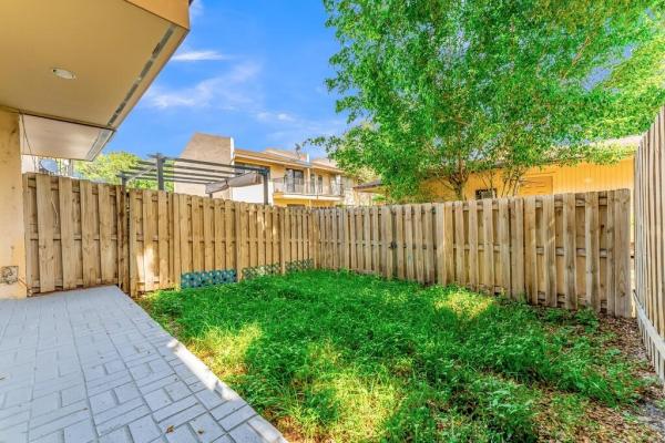 Colonial Lakes Villas Of Stirling Pointe, 4281 N 76th Ave, Davie, Florida 33328, image 3