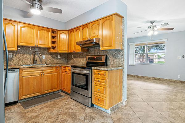 Imperial Villas, 2722 Peer Ln #187, Delray Beach, Florida 33445, image 2