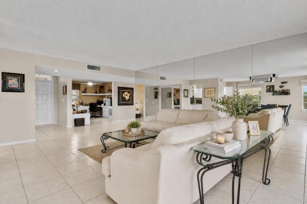 9927 Seacrest Cir #102, Boynton Beach, Florida 33437, image 2