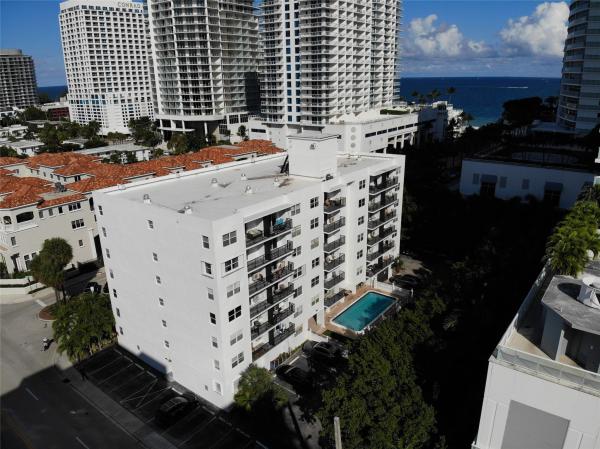 Leisure House, 3000 Riomar St #406, Fort Lauderdale, Florida 33304, image 3