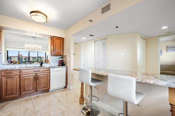 Huntington Lakes 5, 7290 Kinghurst Dr #607, Delray Beach, Florida 33446, image 1