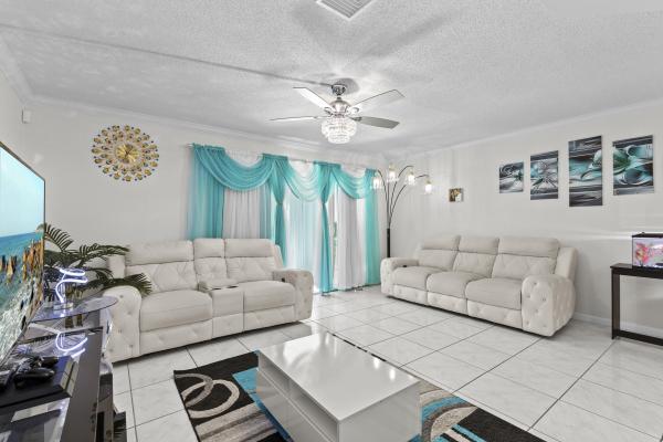 The Charter Club Of Palm Beach, 218 Foxtail Dr #G, Greenacres, Florida 33415, image 2