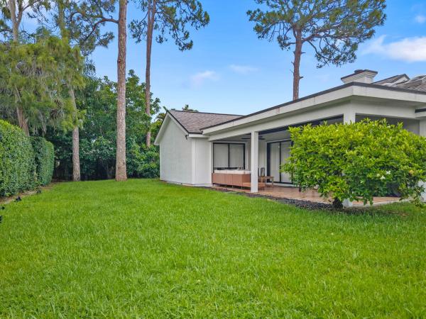 Sugar Pond Manor, 13571 Jonquil Pl, Wellington, Florida 33414, image 2