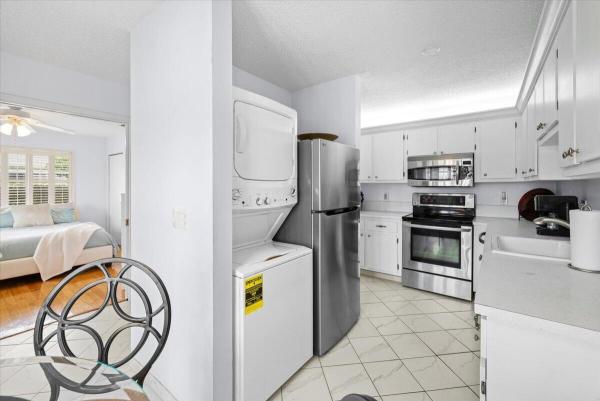 The Pines Of Delray, 1031 Citrus Way #102-A, Delray Beach, Florida 33445, image 3