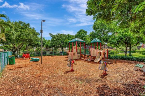 Lakewood Of Palm Springs, 29 Lake Arbor Dr, Palm Springs, Florida 33461, image 2
