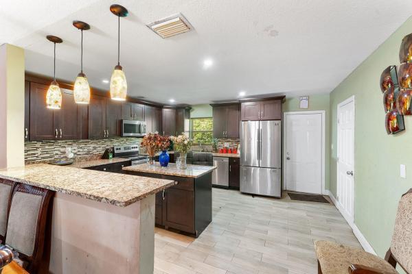 5636 Priscilla Ln, Lake Worth, Florida 33463, image 2