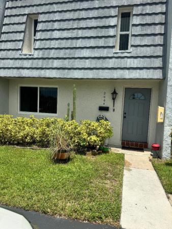 Town & Country, 2004 NW 38th Ter #803, Lauderdale Lakes, Florida 33311, image 1