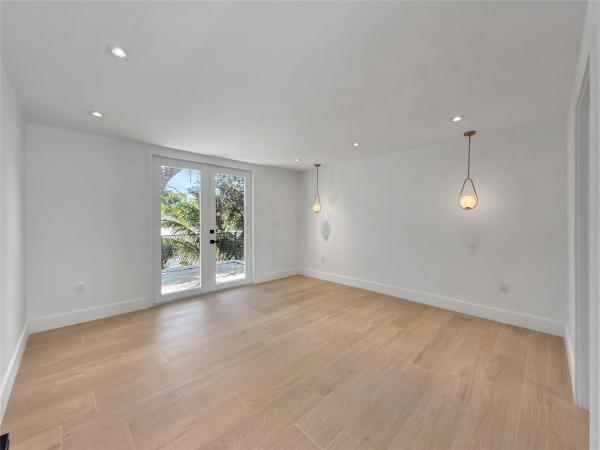 Victoria Courts, 729 NE 17th Ter, Fort Lauderdale, Florida 33304, image 3