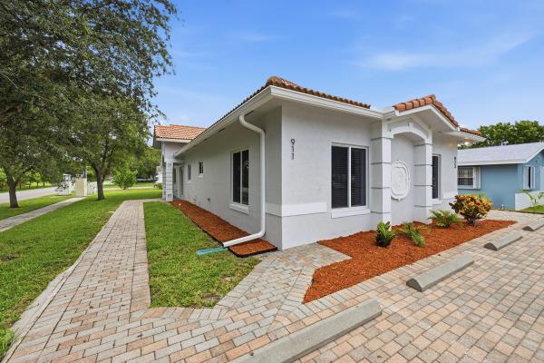 911 NE 12th Ave #1-2, Pompano Beach, Florida 33060, image 2