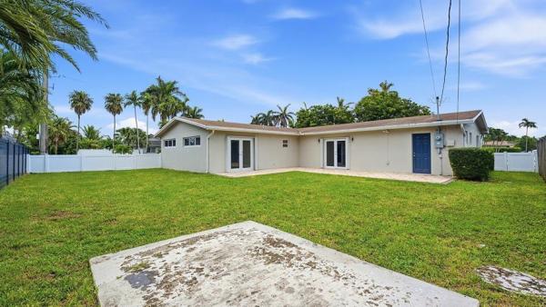 21020 Highland Lakes Blvd, Unincorporated Dade County, Florida 33179, image 2
