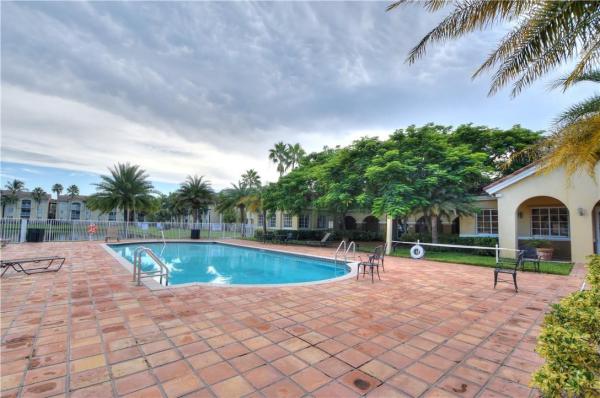 Royal Grand, 2640 S University Dr #319, Davie, Florida 33328, image 2