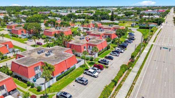 Golfview Harbour Townhouses, 2716 Yale Ln, Boynton Beach, Florida 33426, image 2
