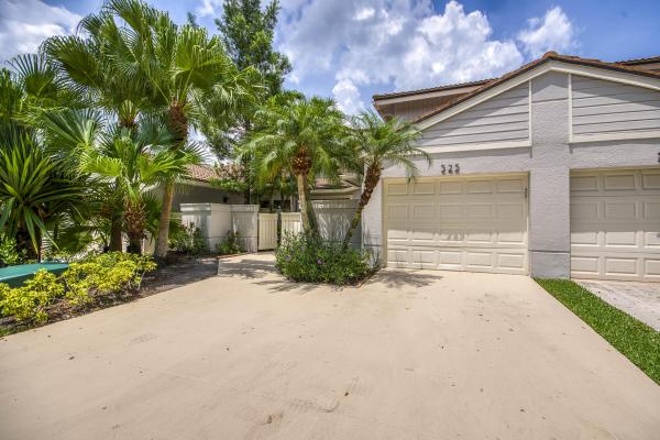Prestwick Chase, 525 Prestwick Cir, Palm Beach Gardens, Florida 33418, image 1