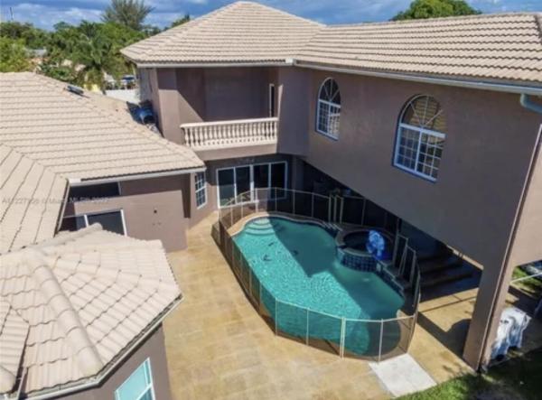 Hinson, 423 NE 3rd St, Pompano Beach, Florida 33060, image 3