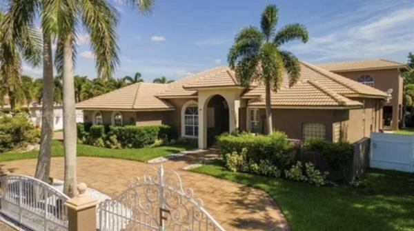 Hinson, 423 NE 3rd St, Pompano Beach, Florida 33060, image 1