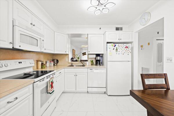 Waters Edge Towers, 4550 NW 18th Ave #406, Deerfield Beach, Florida 33064, image 3