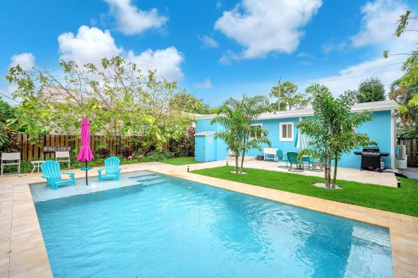 Petite, 80 NE 26th St, Wilton Manors, Florida 33305, image 2
