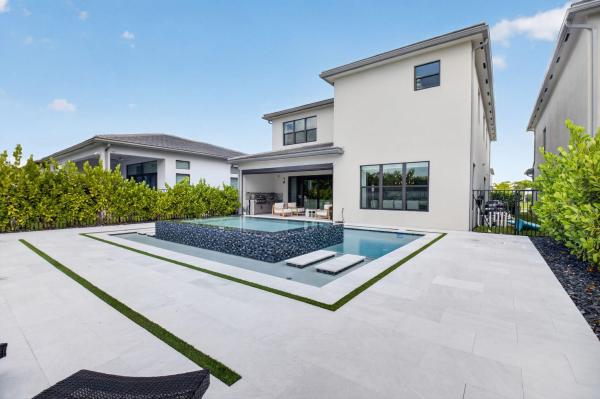 8270 Essex Country Club Dr, Boca Raton, Florida 33434, image 1