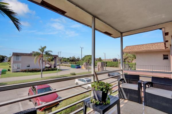 Lakeside Village, 502 Davis Rd #12, Palm Springs, Florida 33461, image 3