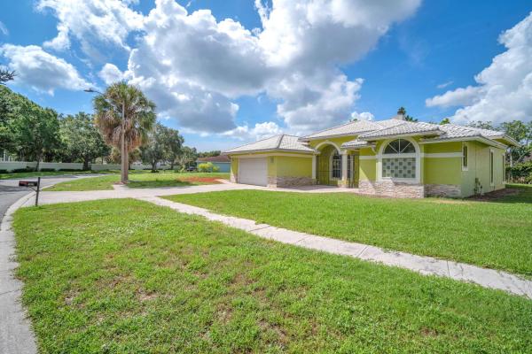 Spencer Lakes, 4100 Temple St, West Palm Beach, Florida 33407, image 1
