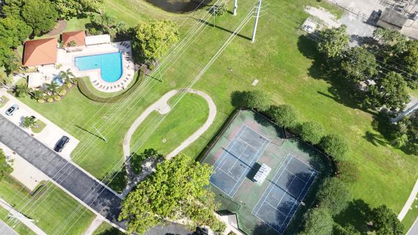 Stamford At The Villages Of Palm Beach Lakes, 1919 Hartford Ct, West Palm Beach, Florida 33409, image 2