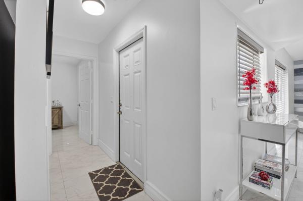Chateau Wood, 4310 Village Dr #D, Delray Beach, Florida 33445, image 3