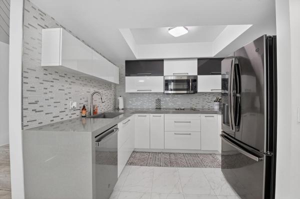 Chateau Wood, 4310 Village Dr #D, Delray Beach, Florida 33445, image 2