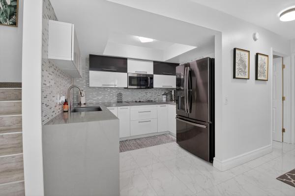 Chateau Wood, 4310 Village Dr #D, Delray Beach, Florida 33445, image 1