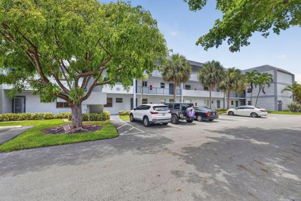 Sands Point, 8360 Sands Point Blvd #102G, Tamarac, Florida 33321, image 2