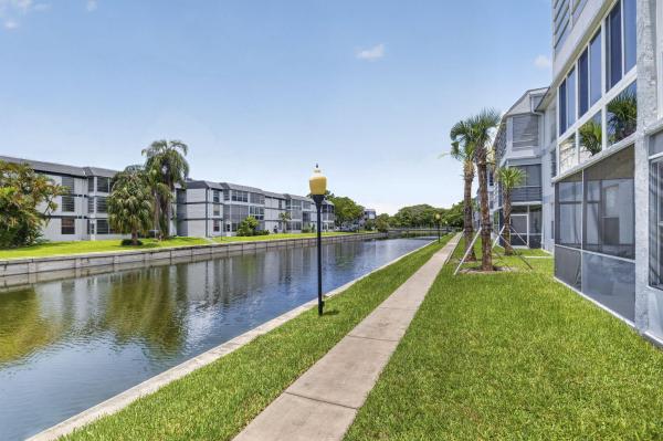 Sands Point, 8360 Sands Point Blvd #102G, Tamarac, Florida 33321, image 2