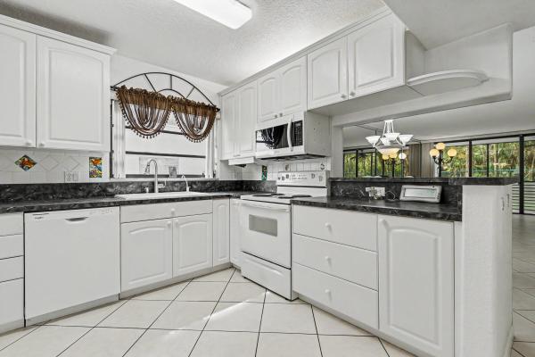 Bonaire At Woodmont, 7515 NW 79th Ave #109, Tamarac, Florida 33321, image 2