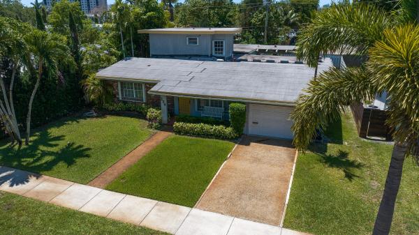 Petite, 234 NE 21st Ct, Wilton Manors, Florida 33305, image 2