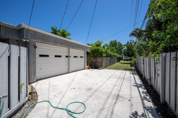 Petite, 234 NE 21st Ct, Wilton Manors, Florida 33305, image 3