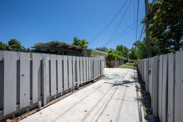 Petite, 234 NE 21st Ct, Wilton Manors, Florida 33305, image 1