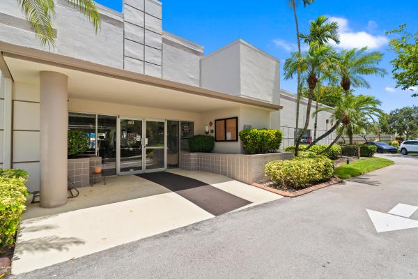 Town Villas At Moon Lake, 9305 Flynn Cir #6, Boca Raton, Florida 33496, image 3
