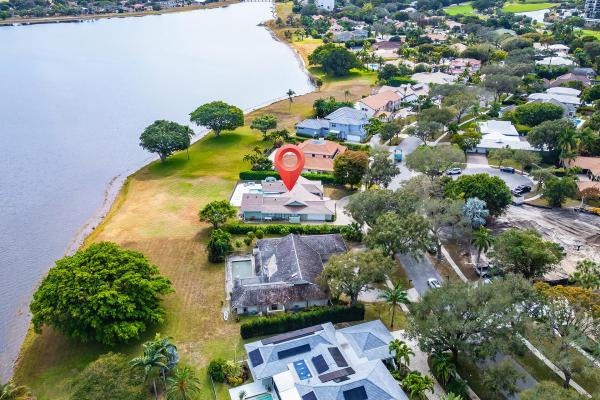 Presidential Estates, 2308 Embassy Dr, West Palm Beach, Florida 33401, image 2