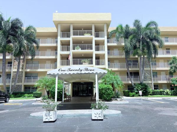 Cypress Grove At Palm-Aire, 804 Cypress Grove Ln #508, Pompano Beach, Florida 33069, image 2