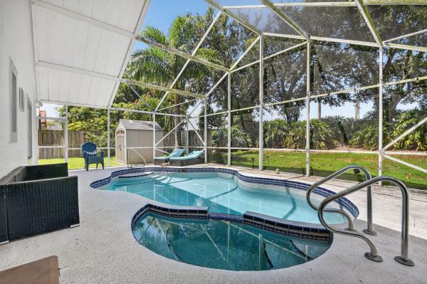 The Estates At Oak Hamlet, 1891 Oak Berry Cir, Wellington, Florida 33414, image 2